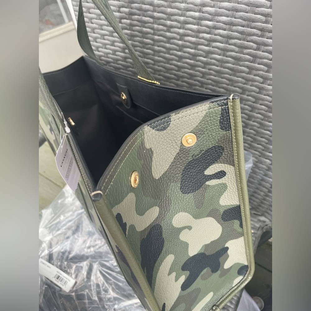 NWT! COACH LARGE SMITH TOTE BAG WITH CAMO PRINT ( COACH CW437 ) holiday gift - Picture 3 of 10